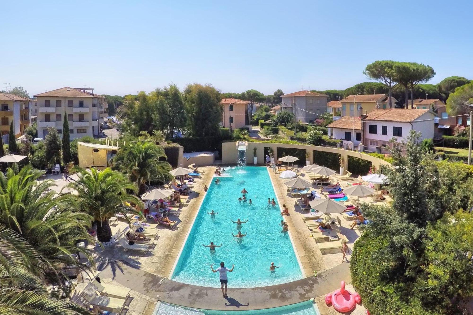 Hotel Residence Stella Del Mare Vada Bagian luar foto