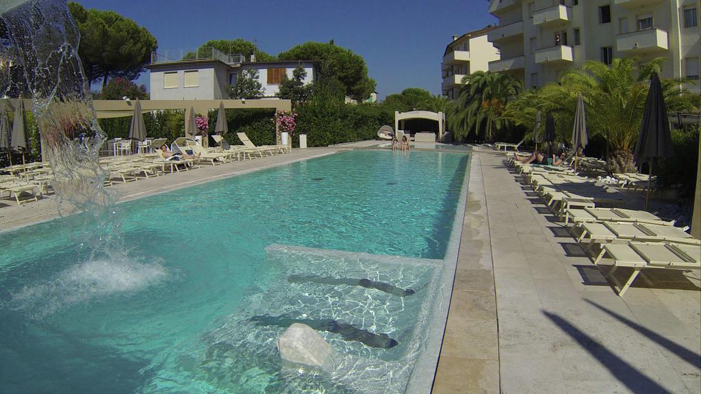 Hotel Residence Stella Del Mare Vada Bagian luar foto